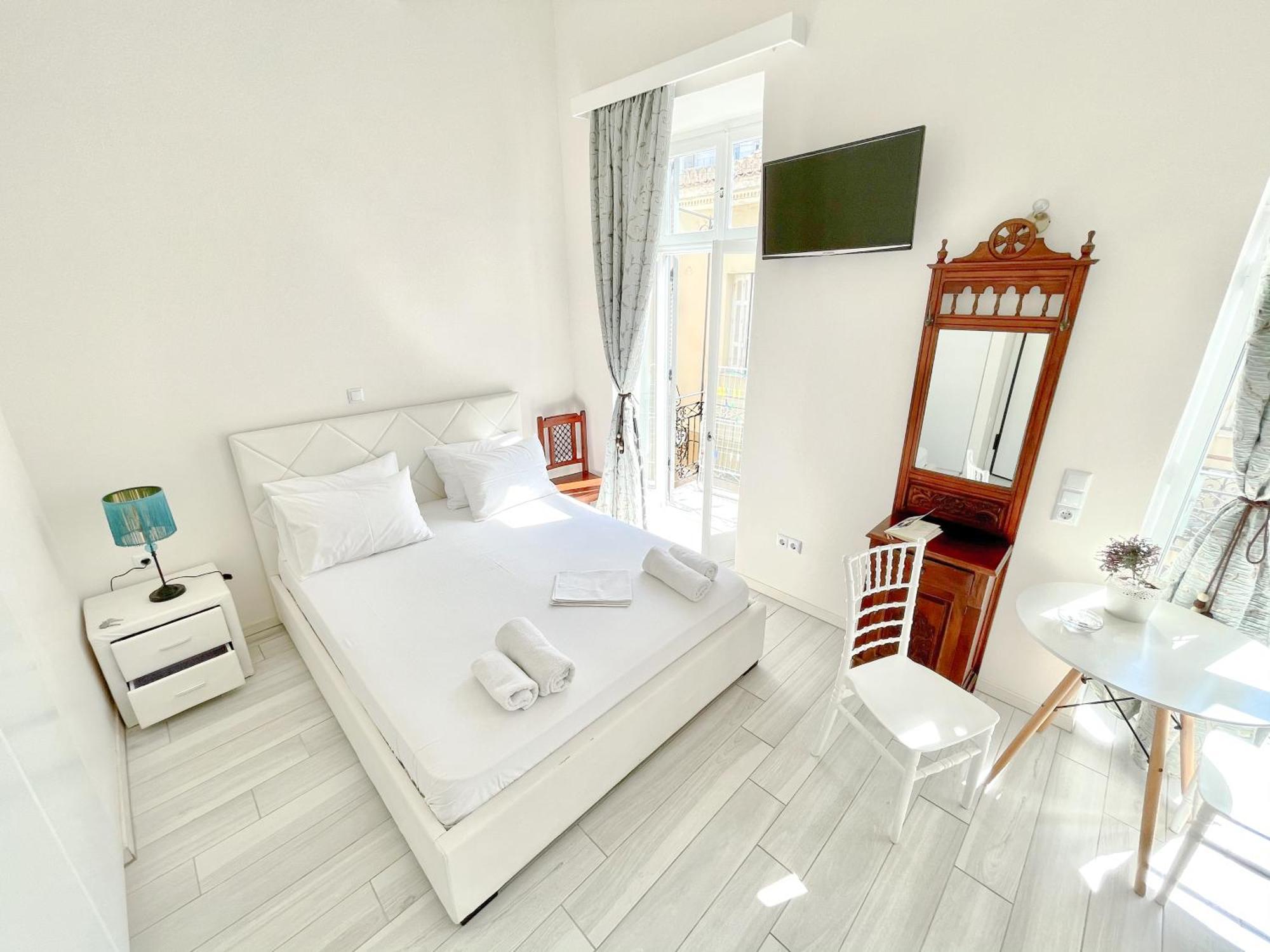 Xenias Rooms Apartments Koroni  Exterior photo